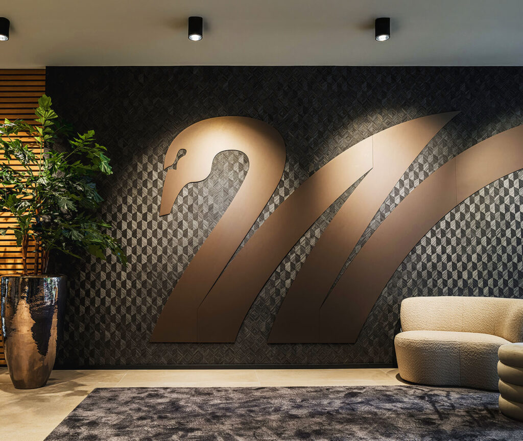 Muur met Wilgenhaege logo